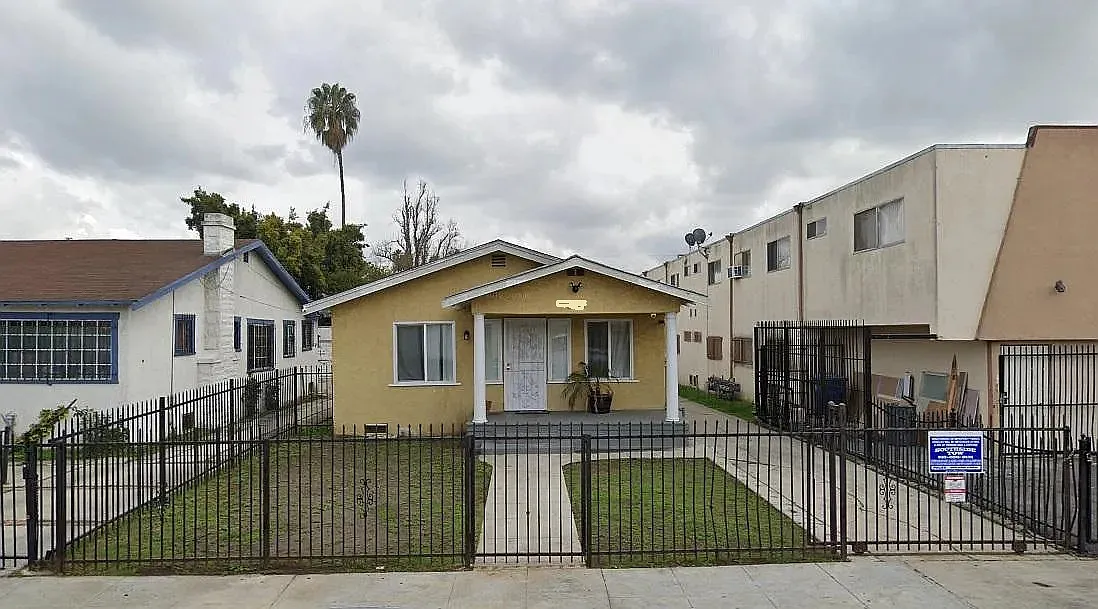 10th Ave, Los Angeles — Photo 1
