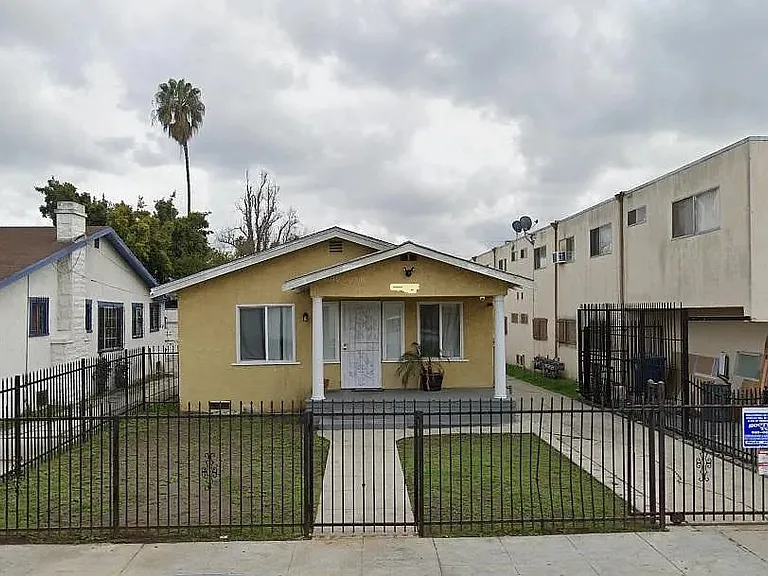 10th Ave — Photo 1