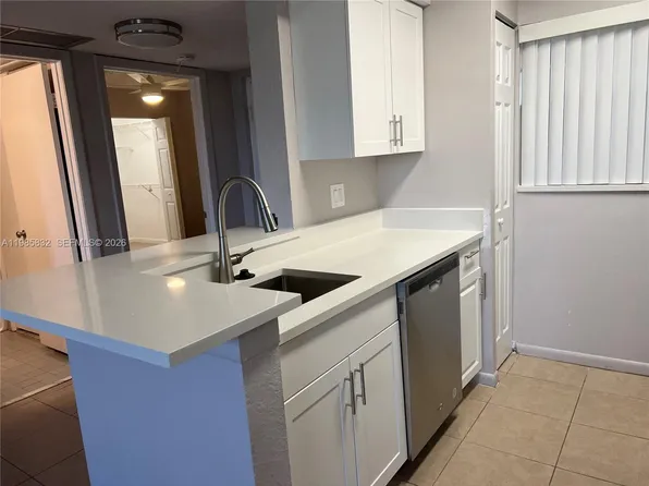 2881 N Oakland Forest Dr, Fort Lauderdale, FL