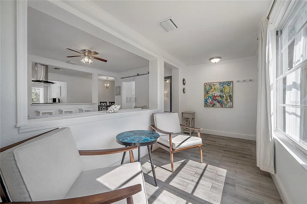 3 bed, 2.0 bath, 1317 sqft, $2,950 — Photo 3