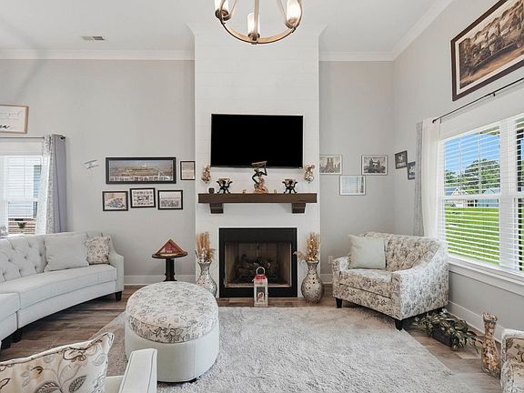 3rd image of 233 Eastview Cove Dr SE