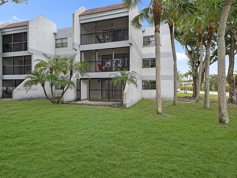 200 Lakeview Dr #101 — Photo 15