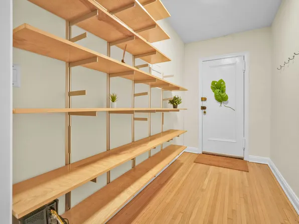 30-83 Crescent Street image 4 of 11