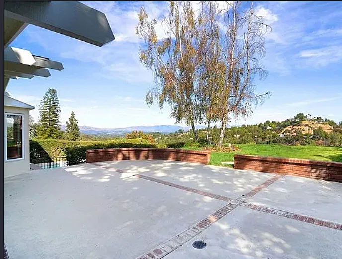 3970 Ellenita Ave — Photo 11