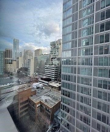 4th image of 155 Yorkville Ave #1509