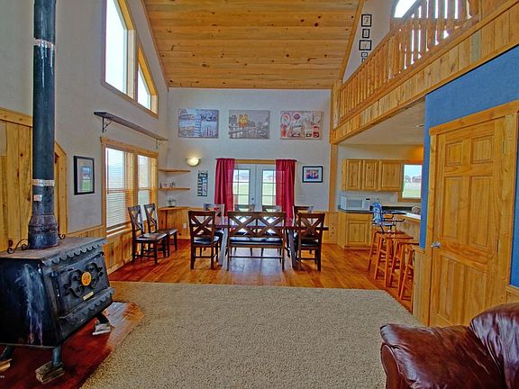 3rd image of 2135 Mountain Meadow Dr