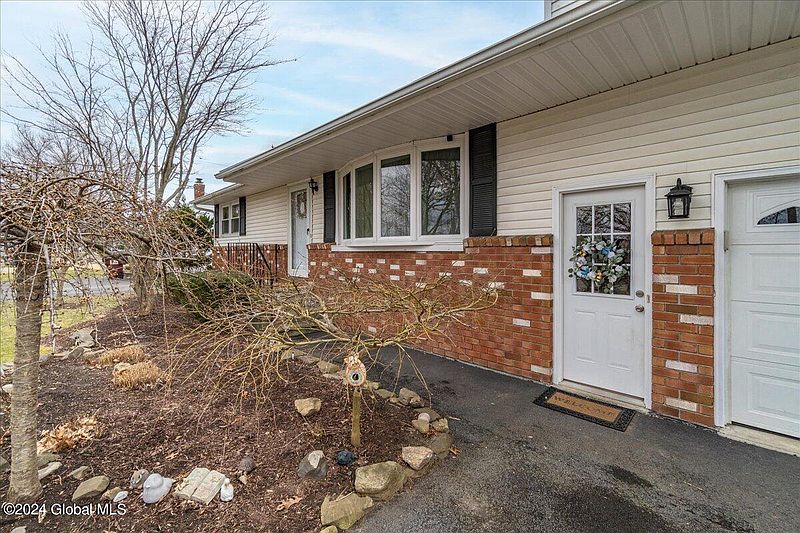 3rd image of 168 Dahlia Street