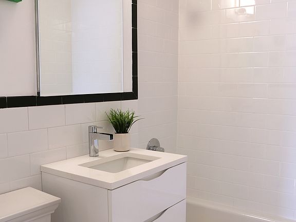 4th image of 7 E 14th St APT 18L