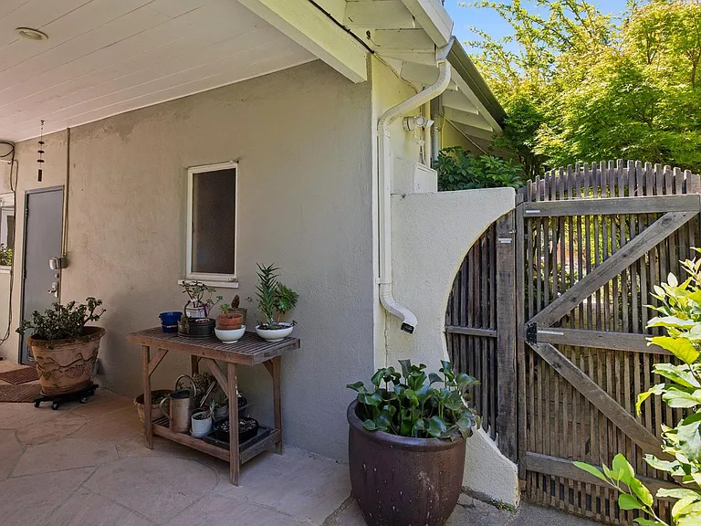 970 Palo Alto Ave — Photo 89