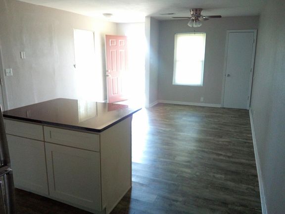 5th image of 794 Glenwood Dr