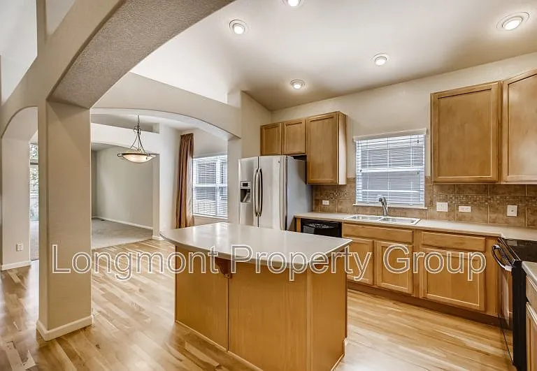 1668 Metropolitan Dr — Photo 11