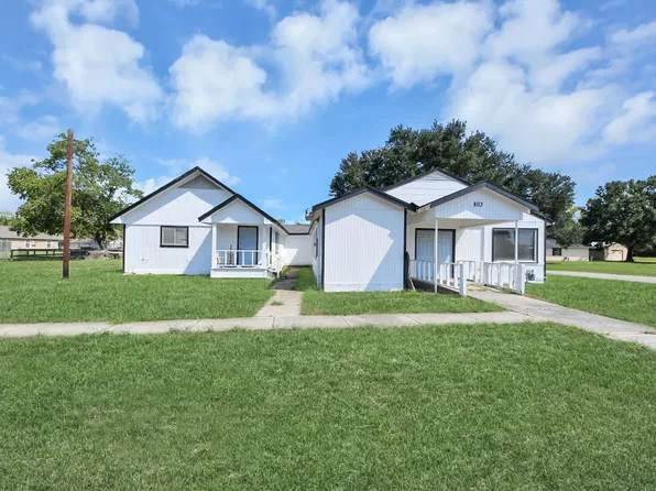 803 Live Oak St, Sealy, TX 77474
