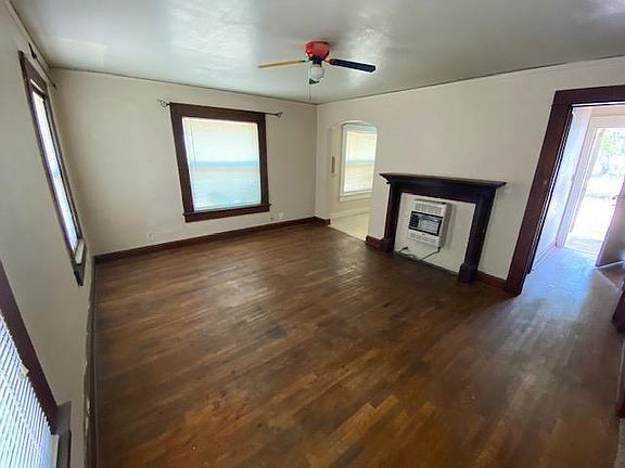 5th image of 223 1/2 S Duck St