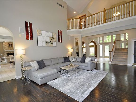 5th image of 60861 Whispering Hills Dr