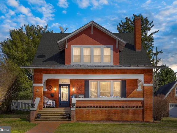 17 Blue Ridge Ave, Luray, VA 22835