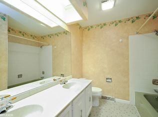 701 New Mexico Trl, Elk Grove Village, IL 60007