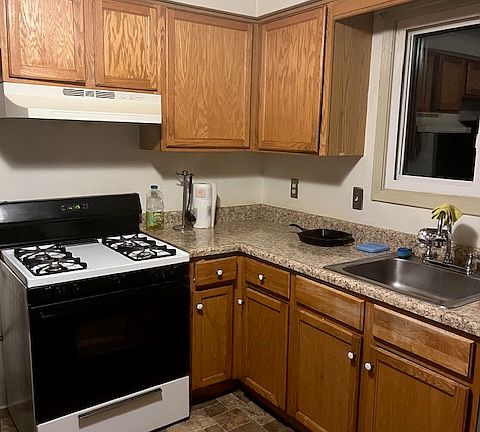 5th image of 198 Glenhaven Dr
