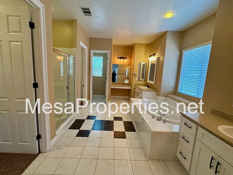28610 Strauss Ln — Photo 33