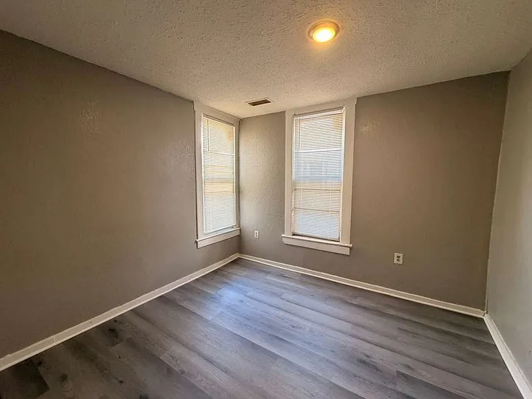 1204 Camden St — Photo 7