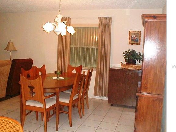 3rd image of 10623 Rosewood Ct N