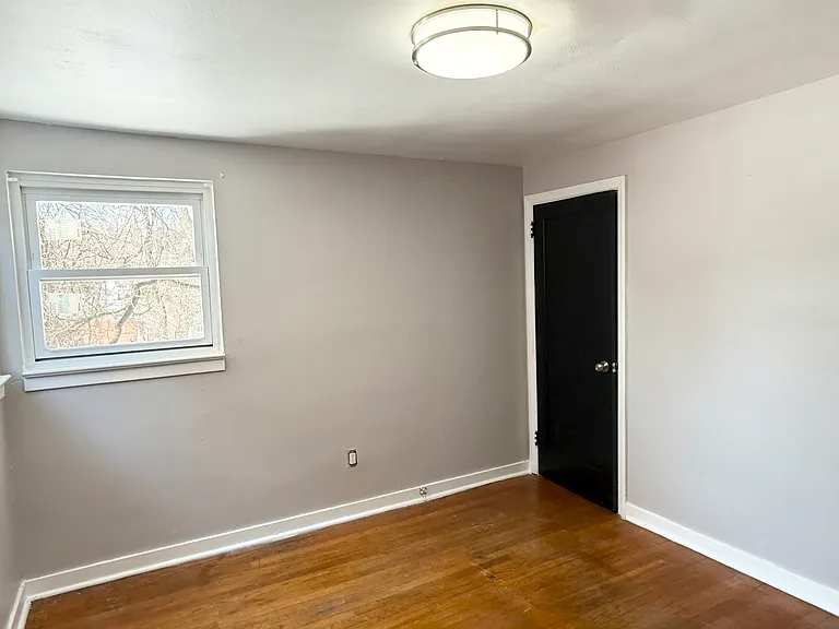 512 Macfarlane Dr — Photo 10