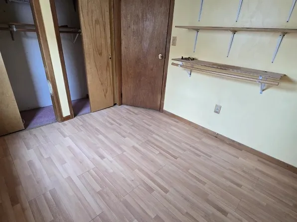 405 Elm Street image 16 of 22