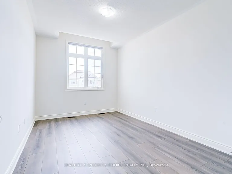 2237 Crystal Dr — Photo 32