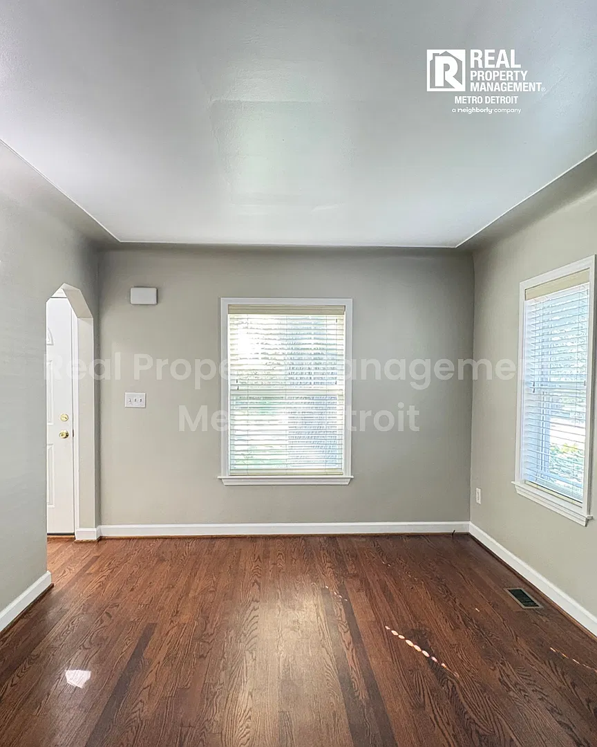 3-Bedroom Berkley Home with Upstairs Primary Suite & Fenced Yard — Photo 2
