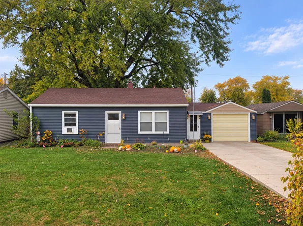 120 W 4th St, Coal Valley, IL 61240