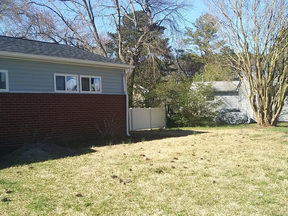 2nd image of 302 Sumter St #1