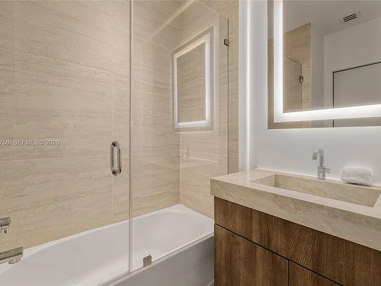 700 NE 24th St #Penthouse 5902 — Photo 36