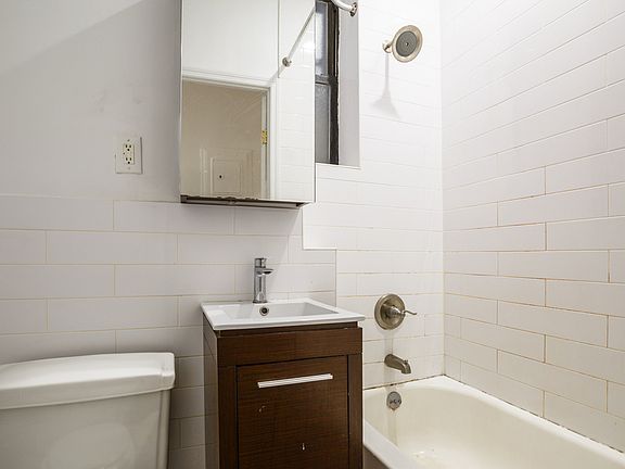 5th image of 318 W 49th St APT 3FE