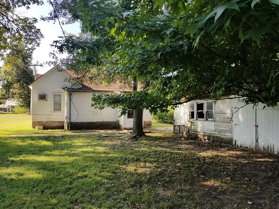 2nd image of 205 W Oak St
