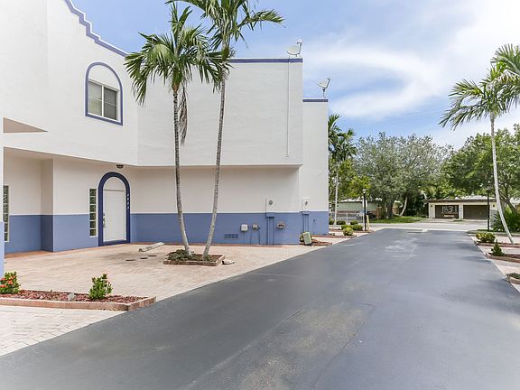 2nd image of 2923 SW 18th Ter #6
