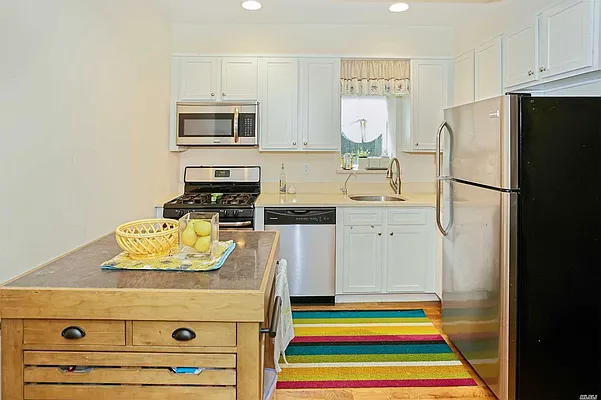 Sold by Douglas Elliman | media 14