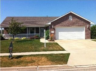 1409 Kelsey St, Washington, IL 61571