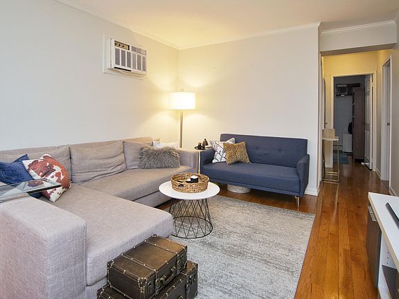 3rd image of 475 Armstrong Ave APT I1