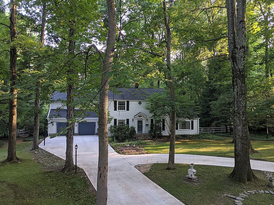 1st image of 48 Poland Manor Dr