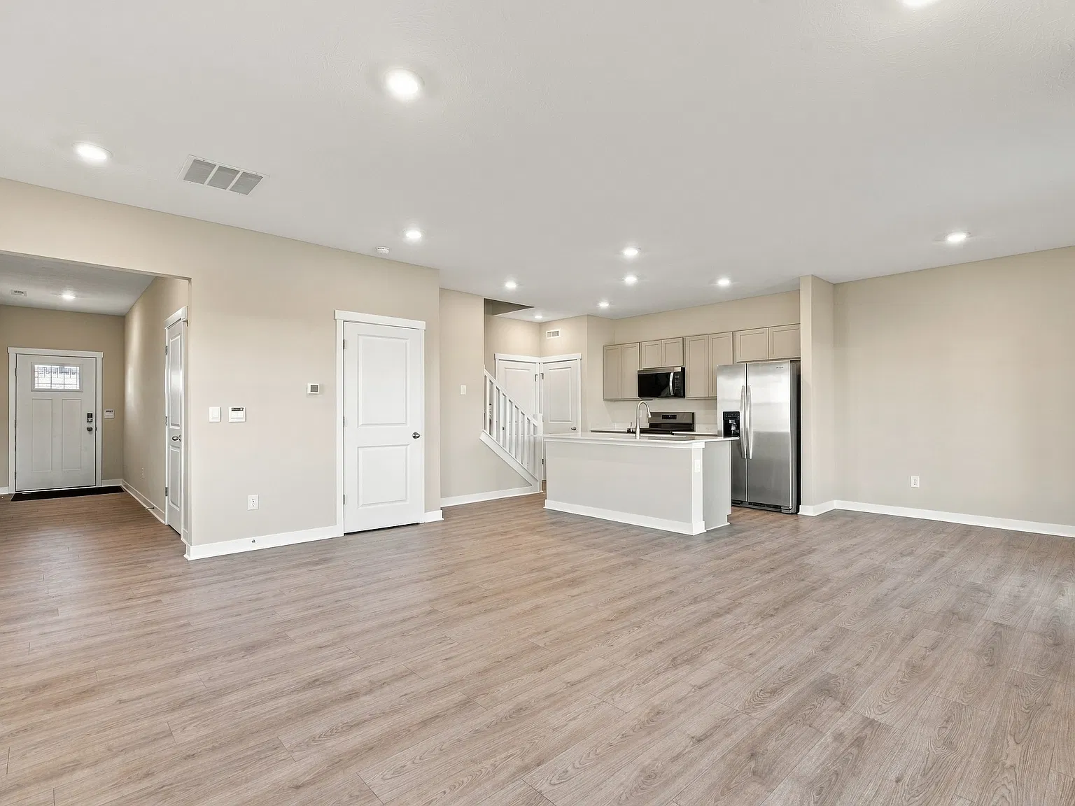 4 bed, 2.5 bath, 1811 sqft, $2,500 — Photo 4