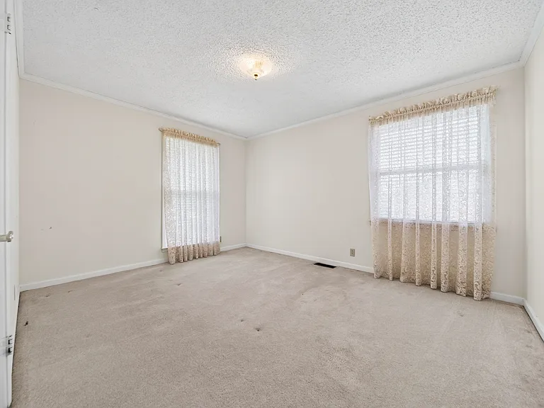 120 Briarwood Dr — Photo 55