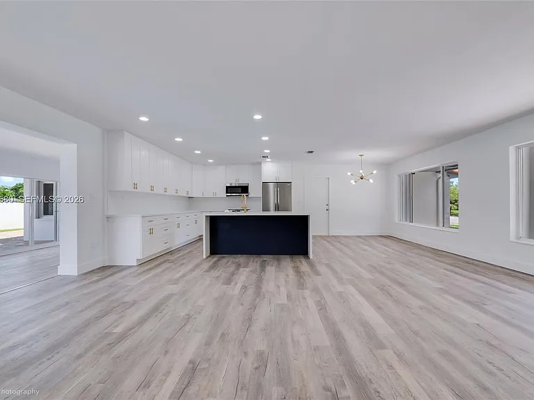 6250 SW 62nd Pl — Photo 4