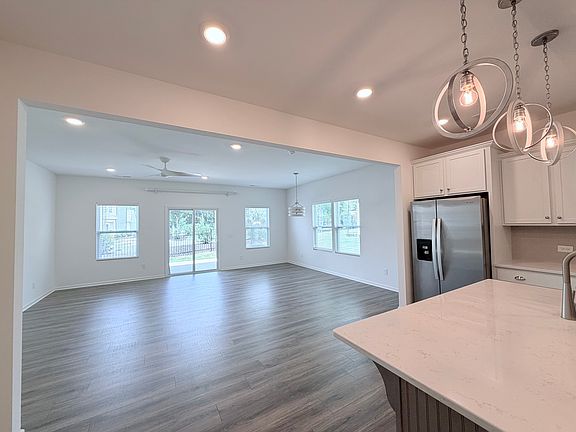 5th image of 12 Saltford Ln