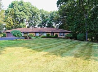 2575 Blossom Ln, New Castle, PA 16105