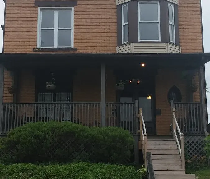 Triplex apartment (private entrance around back) so you do not need to use front steps.