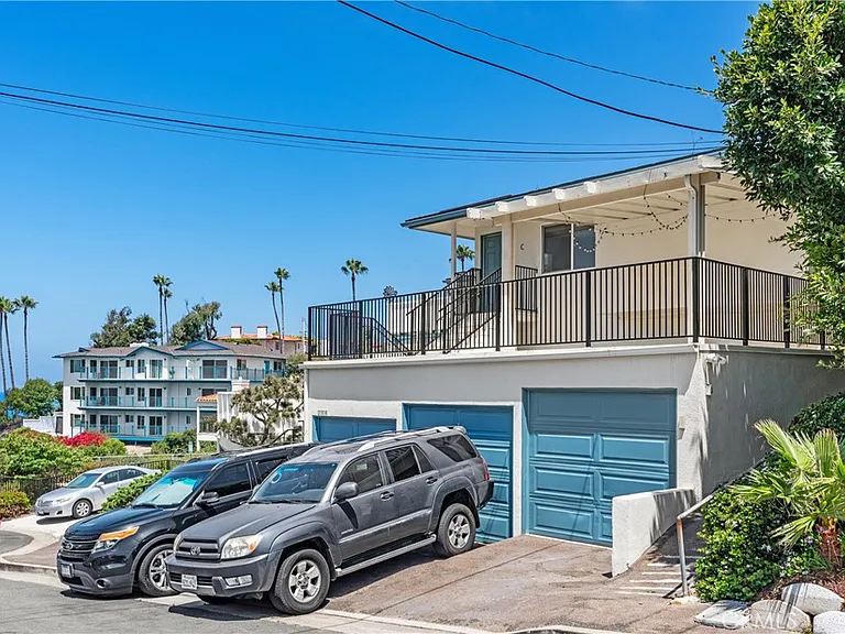 254 La Paloma #C — Photo 3