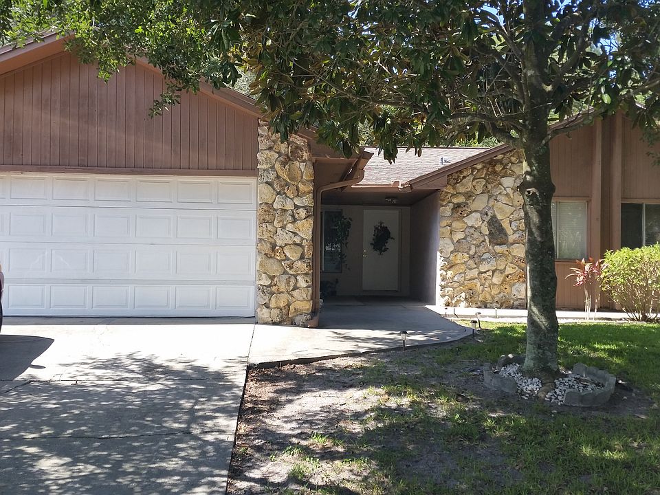 1st image of 324 Shadow Oak Dr
