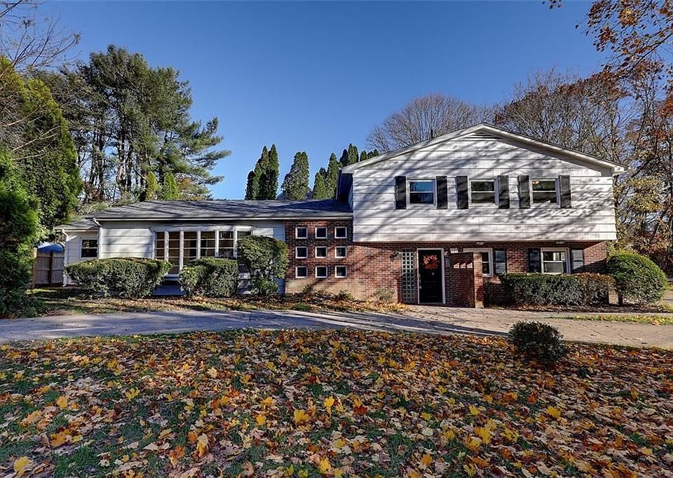 1st image of 147 Oakwoods Dr
