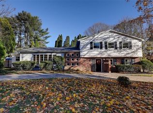 147 Oakwoods Dr, South Kingstown, RI 02879