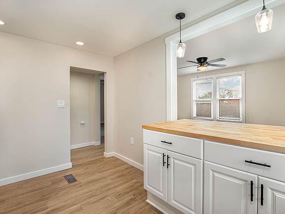 3rd image of 5353 Chapman St Floor 2