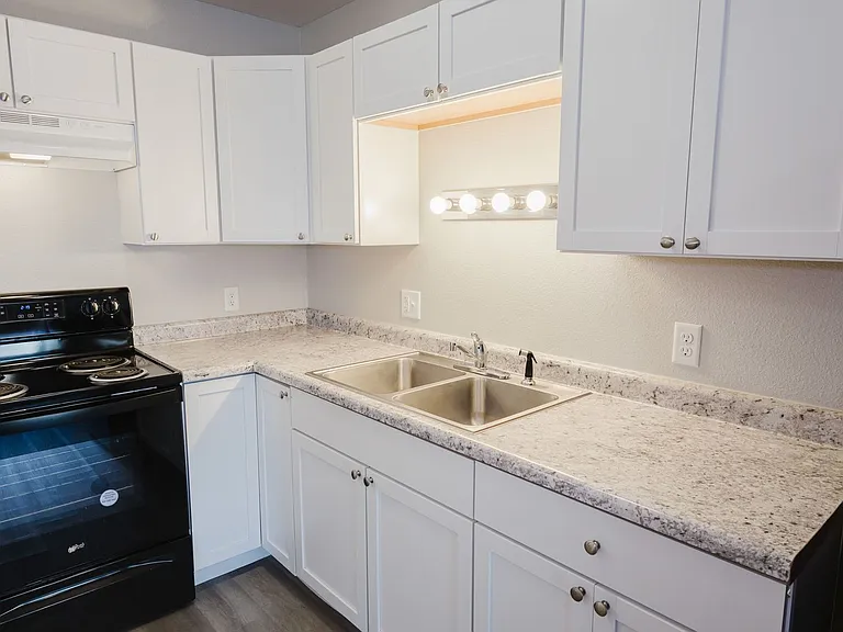 1105 Jones Ave — Photo 9